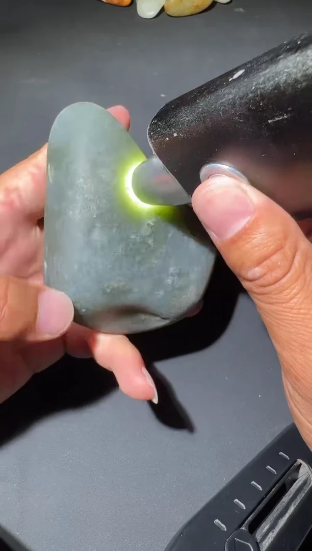 未镶嵌和田玉（糖玉）挂件和田玉