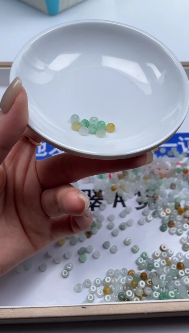 翡翠散珠未镶嵌Q12翡翠散珠卡5*3mm单圈20颗