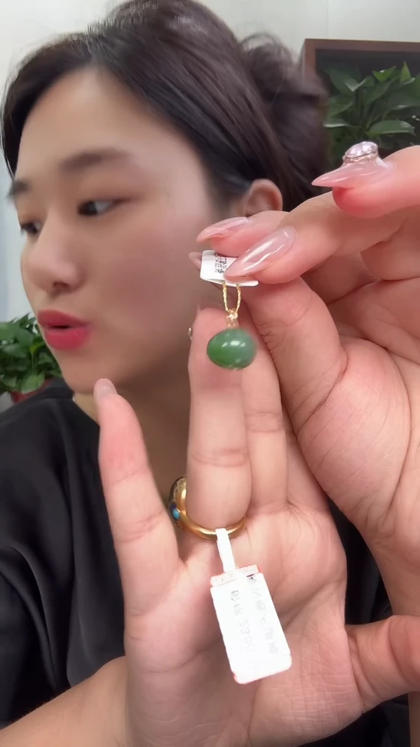 和田玉18K金镶嵌颈饰吊坠e056-d