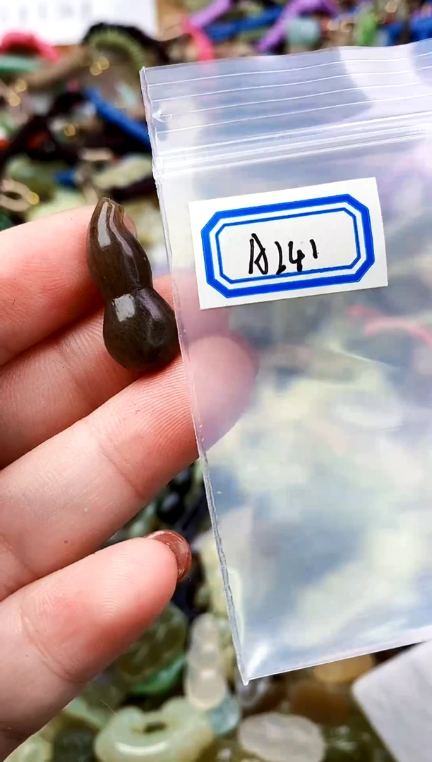 和田玉未镶嵌颈饰吊坠