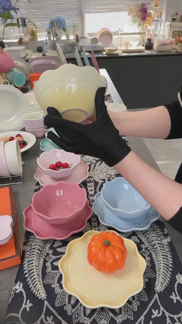 【闪购商品】瓷鹅绒黄炻彩花边碗14cm