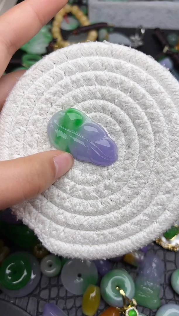 颈饰未镶嵌翡翠缅甸翡翠吊坠