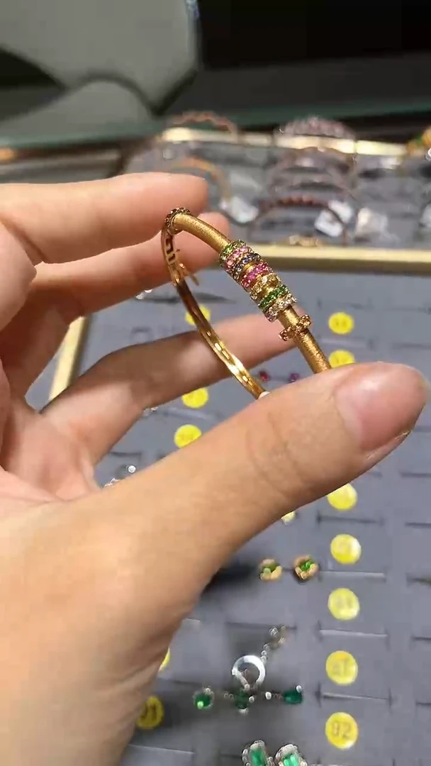 手镯蓝宝石18K金镶嵌s****r