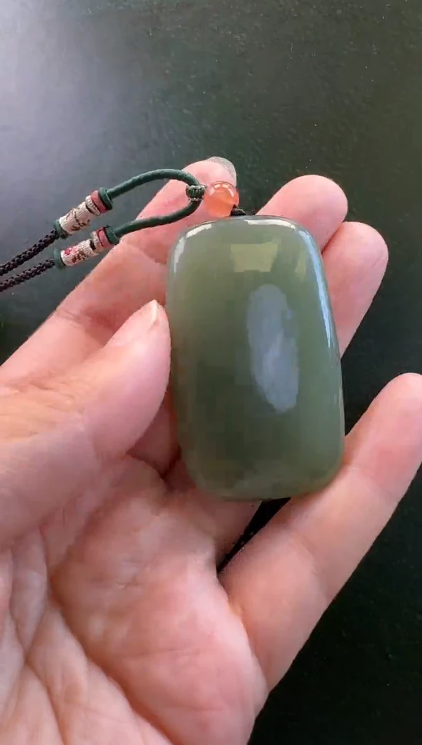 颈饰未镶嵌和田玉吊坠