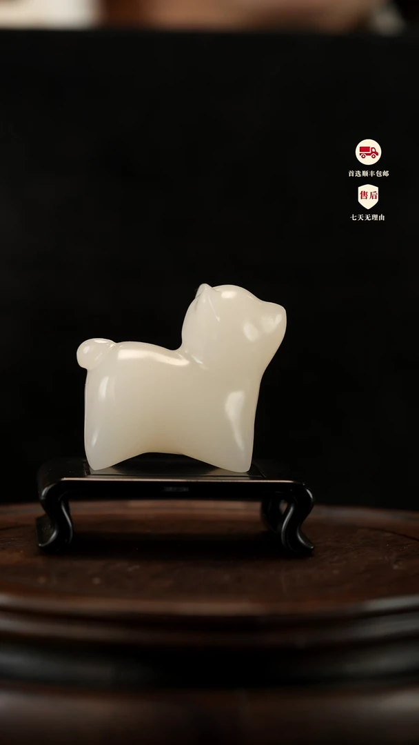 云南石荔枝白雕刻：旺旺小狗摆件
