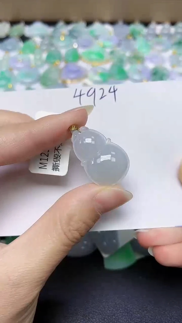 翡翠18K金镶嵌颈饰 天然缅甸翡翠A货