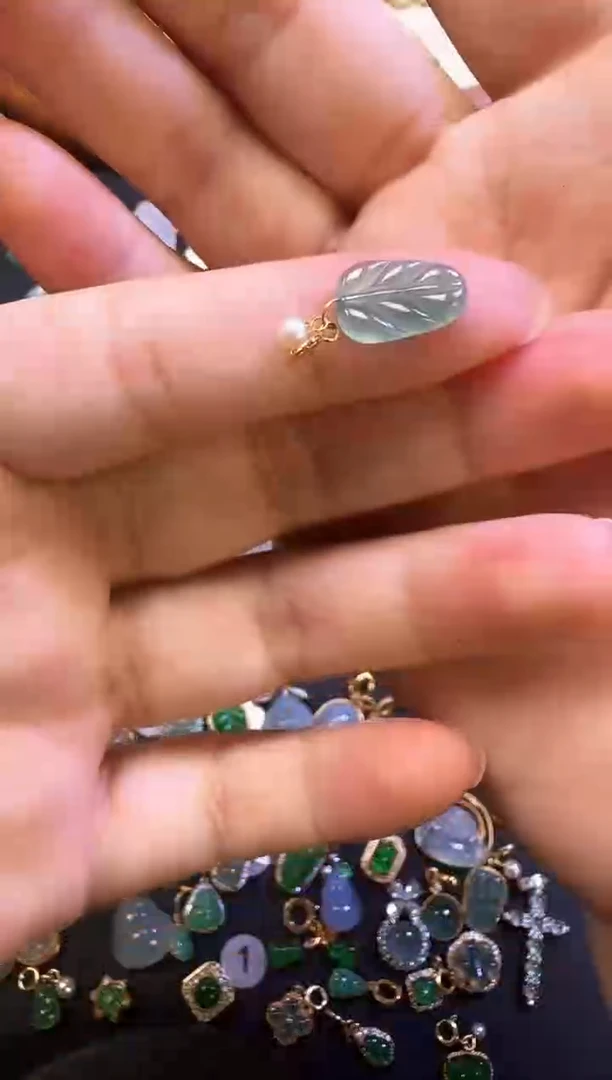 翡翠18K金镶嵌颈饰天然A货翡翠