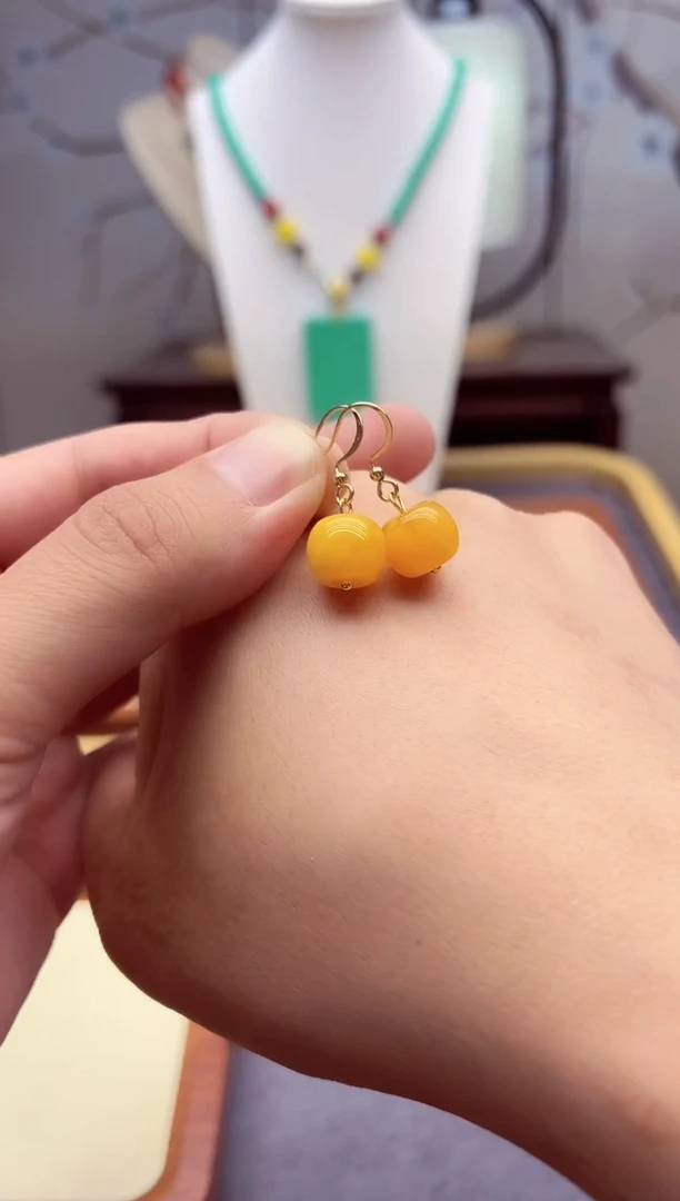 14K金镶嵌蜜蜡耳饰e01