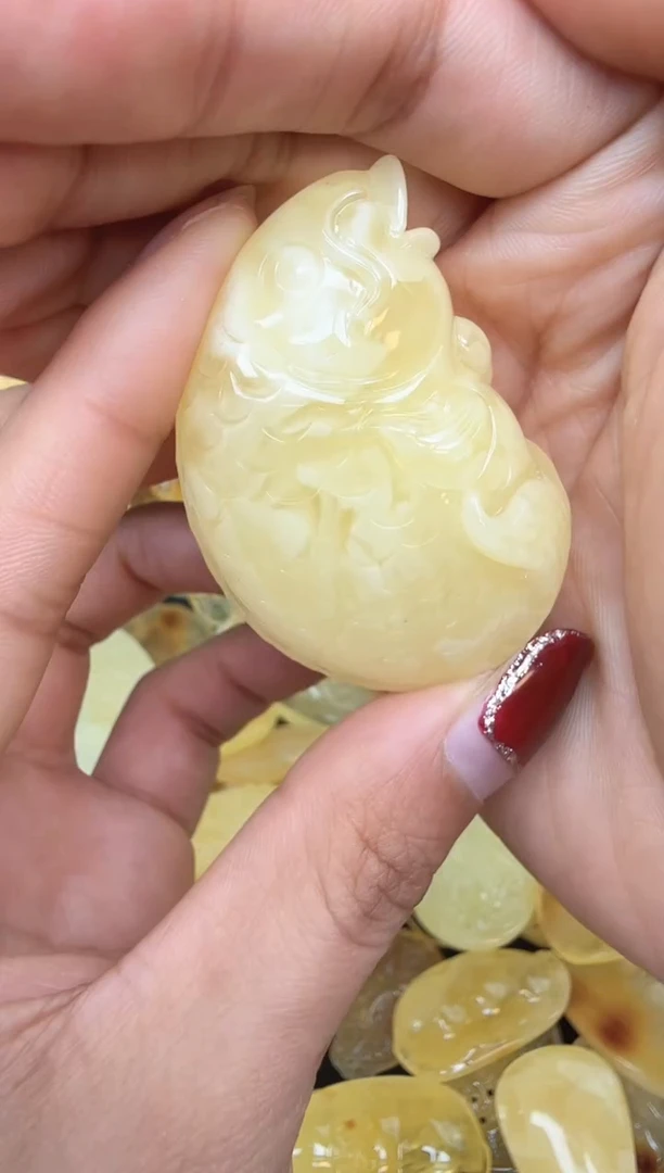 【闪购商品】琥珀裸石未镶嵌挂坠