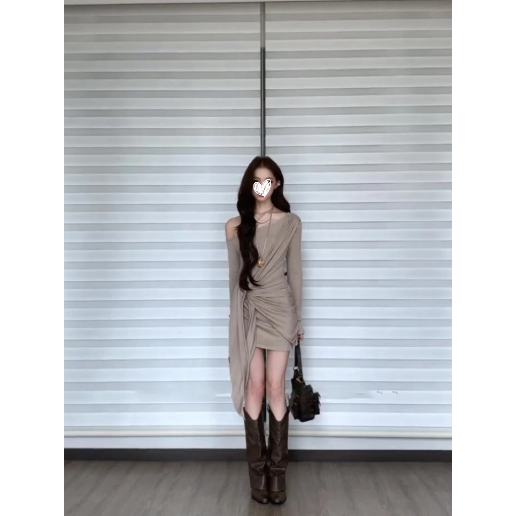 纯欲风斜肩连衣裙女秋季性感辣妹气质修身显瘦收腰小个子长袖短裙