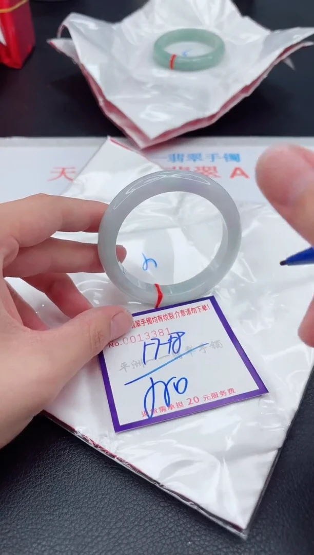 翡翠手镯未镶嵌1