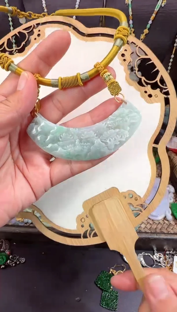 【闪购商品】翡翠颈饰未镶嵌拍照