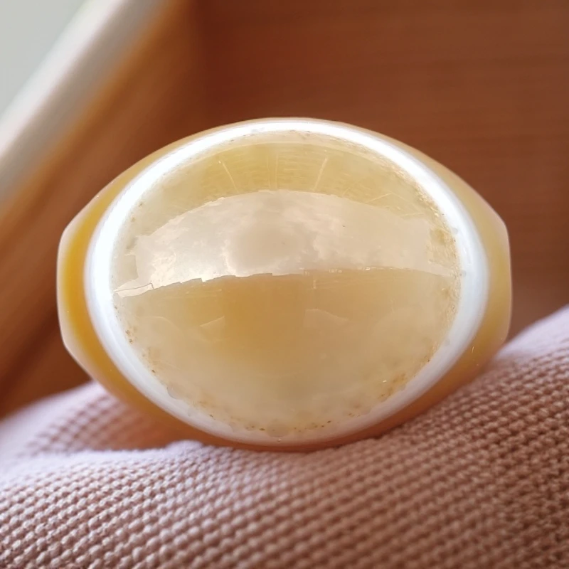 天然巴西玛瑙天珠 尺寸:36*28一眼天珠瓷白套线 黄金一眼锁骨吊坠