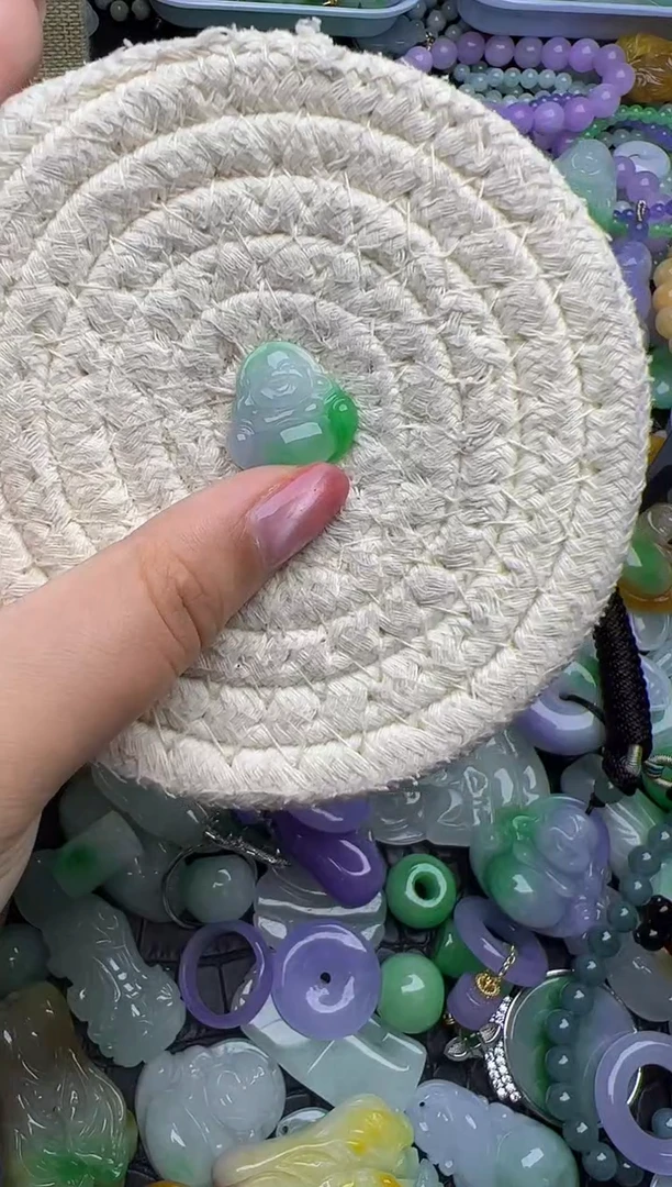颈饰未镶嵌翡翠天然缅甸翡翠吊坠