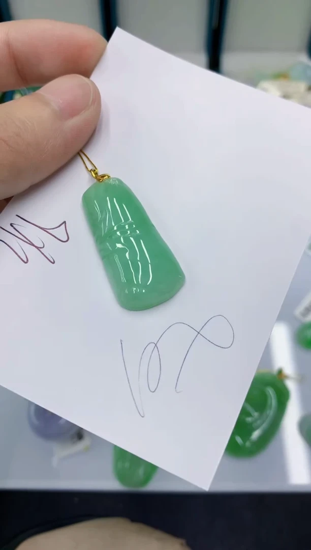 颈饰18K金镶嵌翡翠翡翠