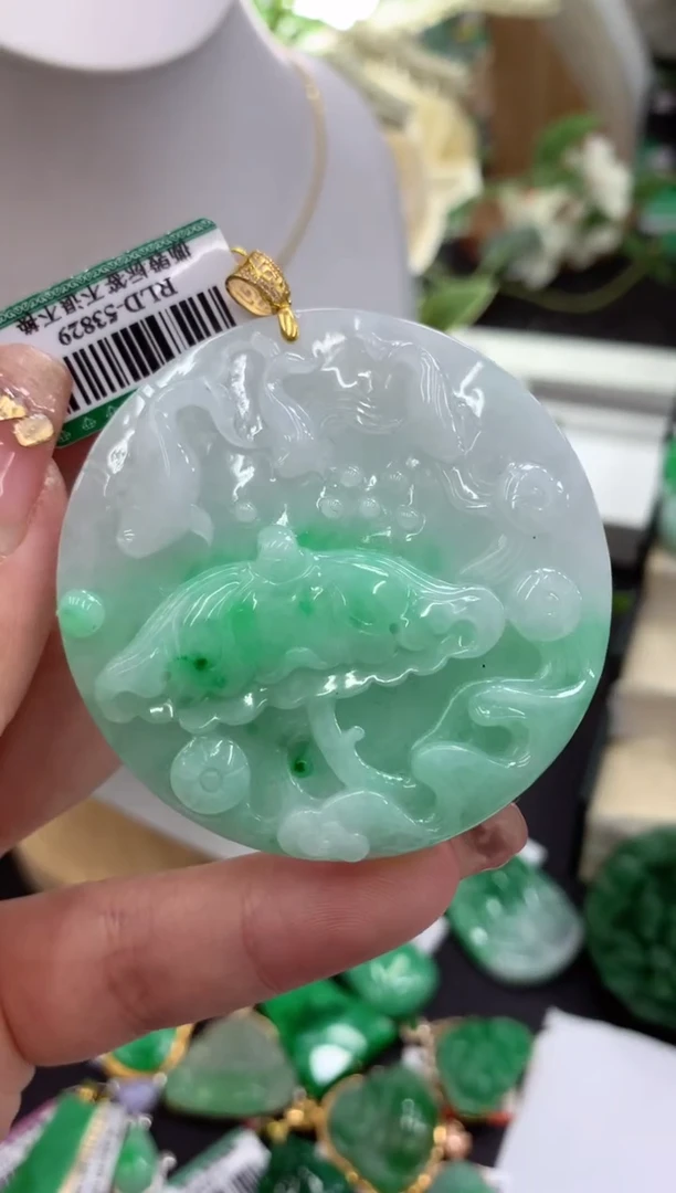 【闪购商品】翡翠吊坠(不含链)18K金镶嵌挂件