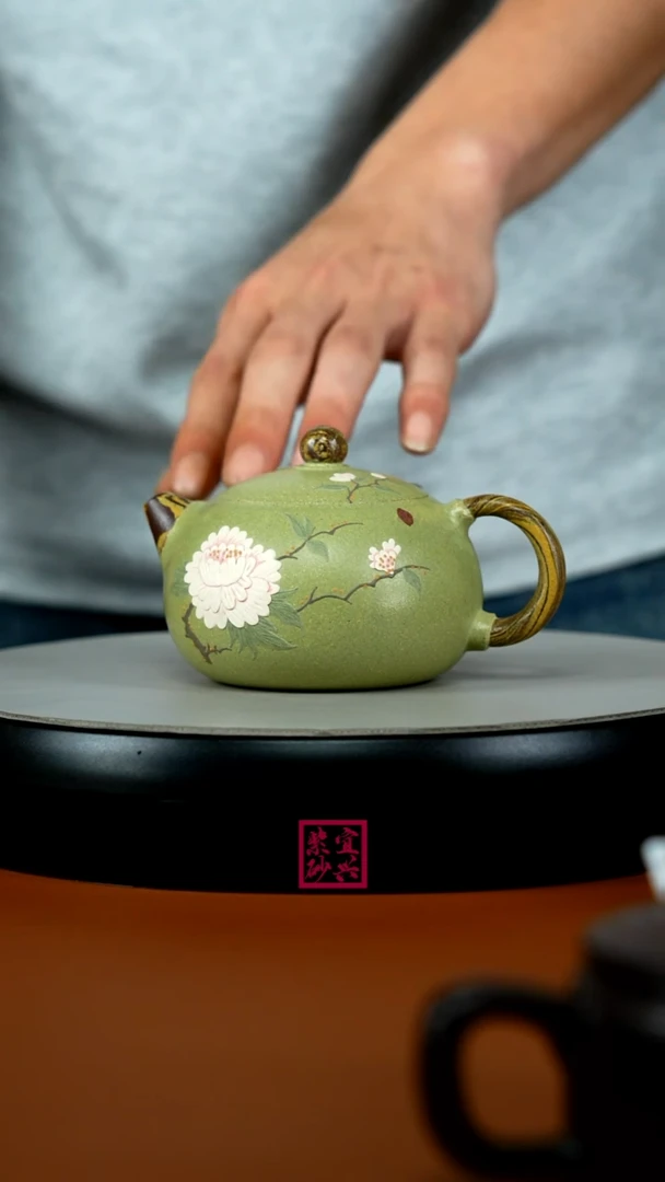 茶壶紫砂郭丽绞泥豆青砂泥绘西施220CC（新）