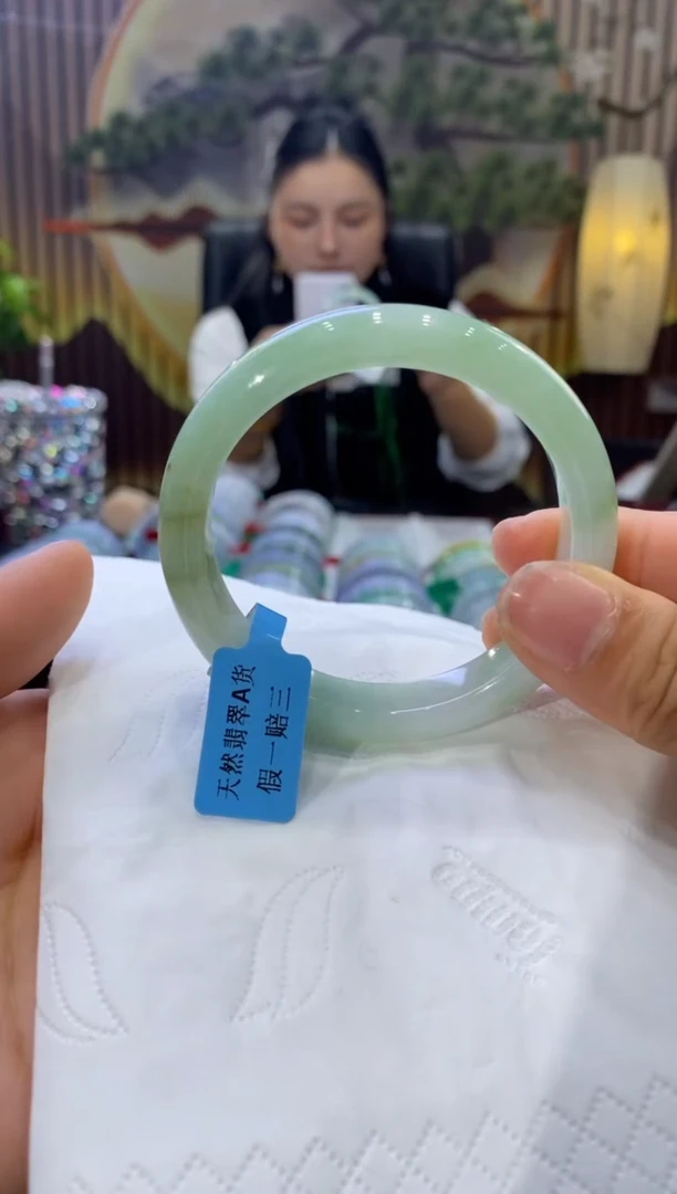 【闪购商品】翡翠手镯未镶嵌多人08651
