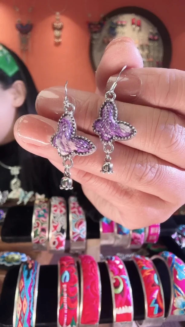 织绣手工苗绣刺绣首饰06