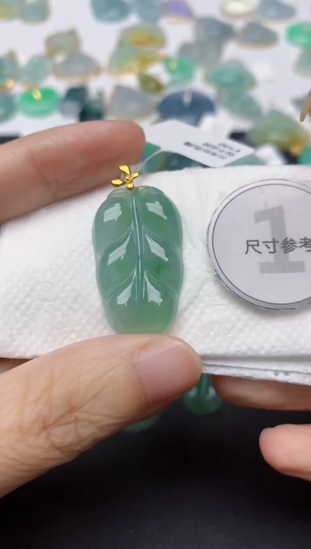 翡翠18K金镶嵌颈饰天然缅甸A货翡翠
