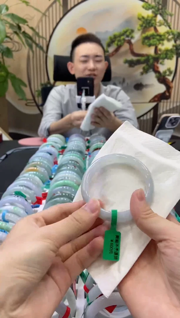 未镶嵌手镯翡翠56