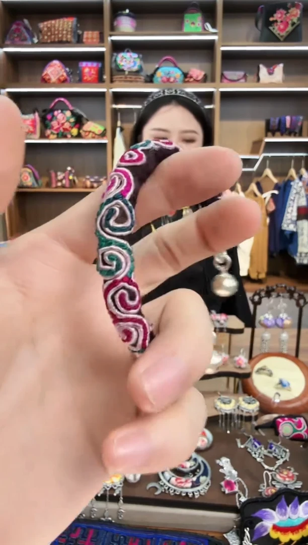 【闪购商品】织绣109蒙阿苏苗绣传承