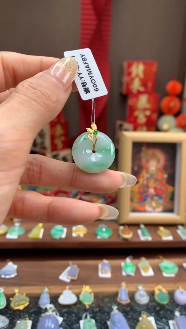 【闪购商品】翡翠颈饰18K金镶嵌平安扣