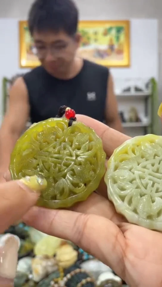 未镶嵌蛇纹石玉吊坠 多样性发货发其中一件
