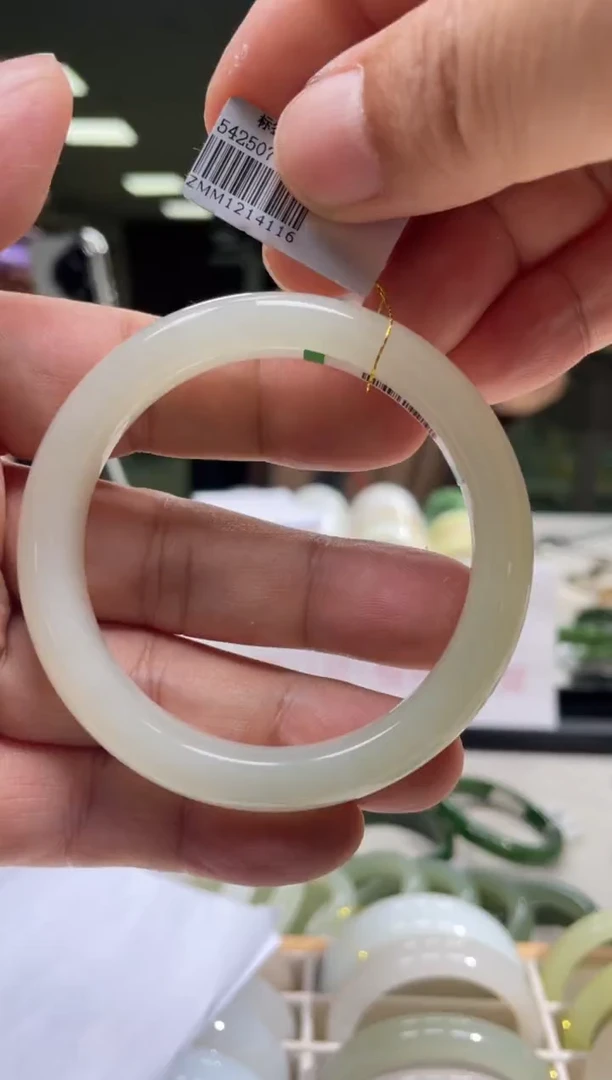 和田玉手镯未镶嵌55-56圈口 4116