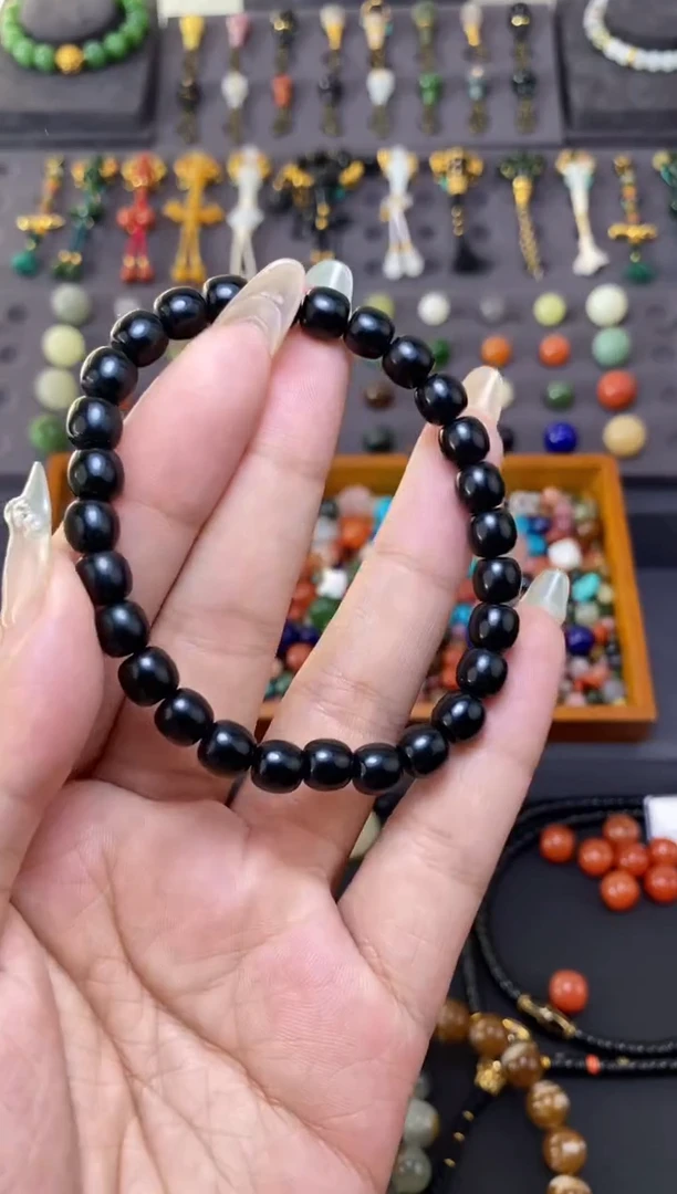 未镶嵌和田玉挂件7mm黑青老型手串