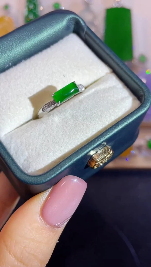 颈饰18K金镶嵌翡翠团购3