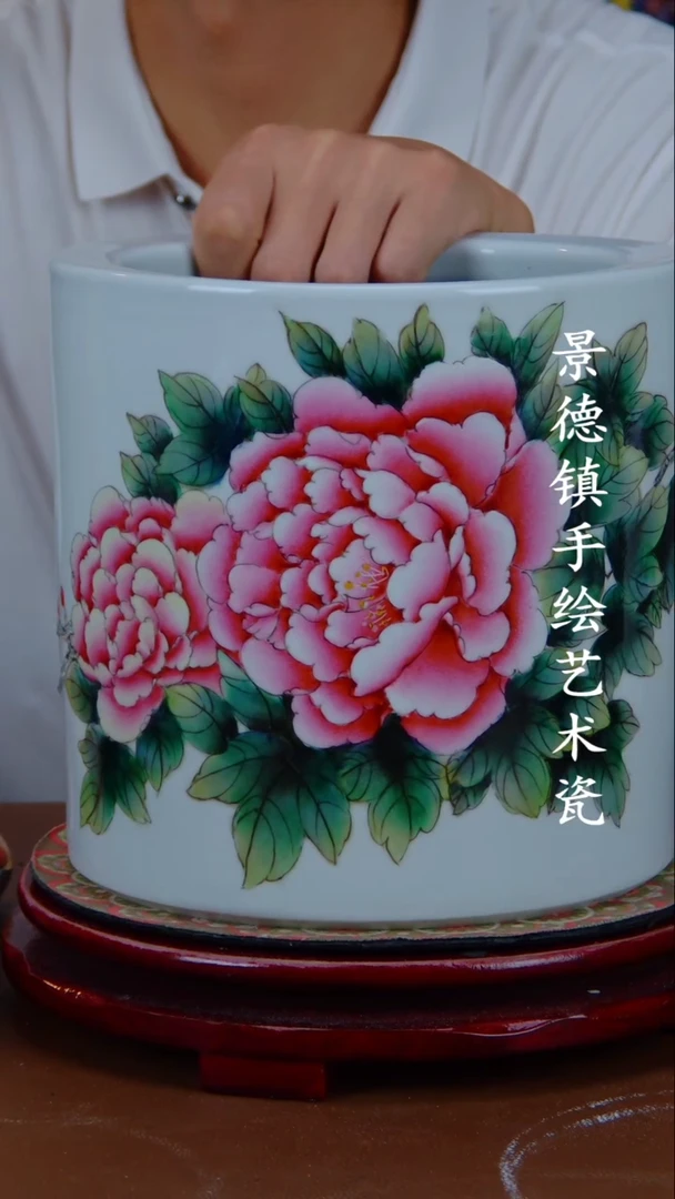 现代景德镇手工手绘陶瓷摆件41