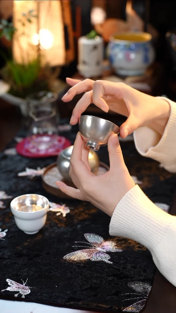 溜银杯子·········