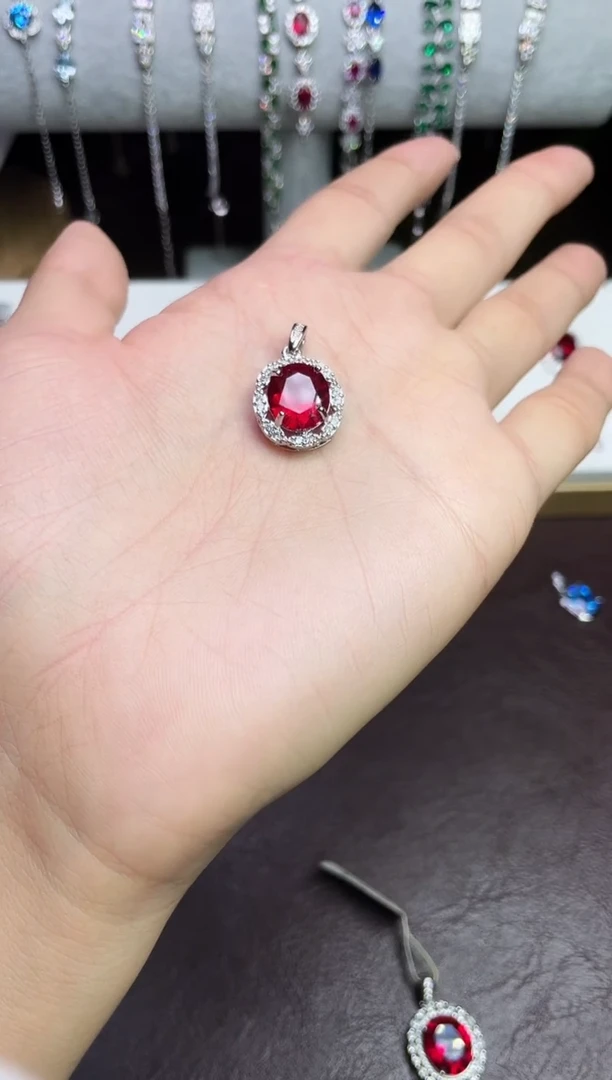 合金颈饰合成钻石红宝吊坠