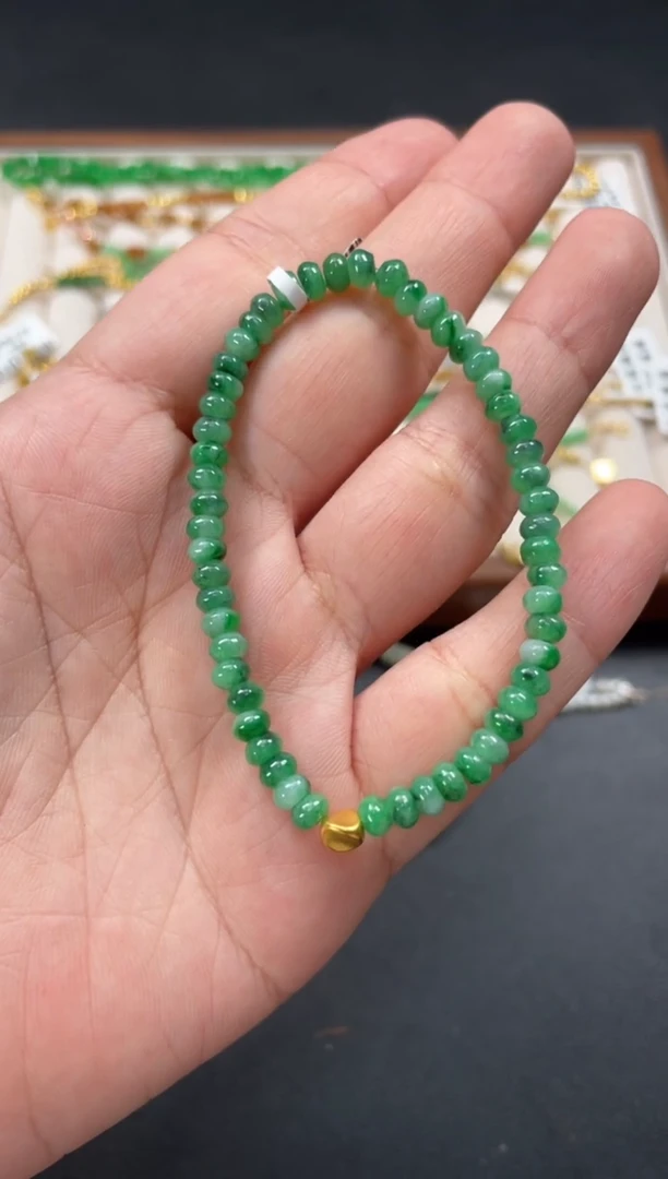 套链足金镶嵌翡翠一条  P622
