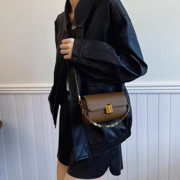 轻奢小众高级感包包女2025新款休闲小众百搭单肩斜挎包复古枕头包