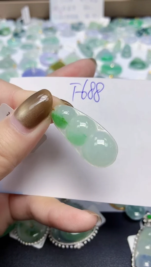 颈饰18K金镶嵌翡翠天然缅甸翡翠A货翡翠百元以上9元证书费自理