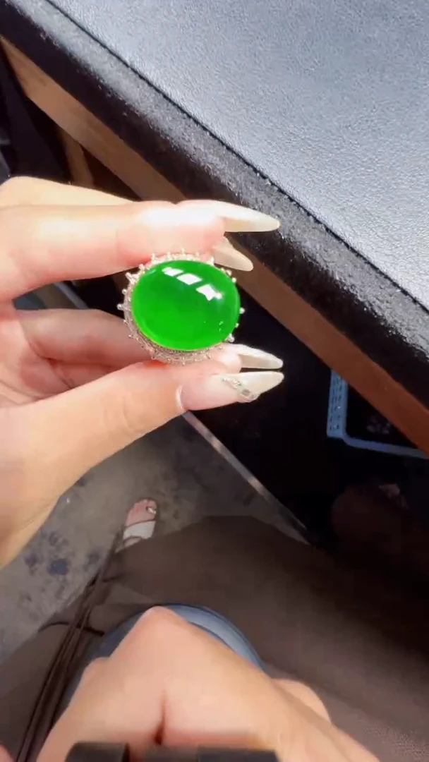 未镶嵌定制翡翠翡翠A货有轻微色差属于正常现象，蛋面多样性发货1
