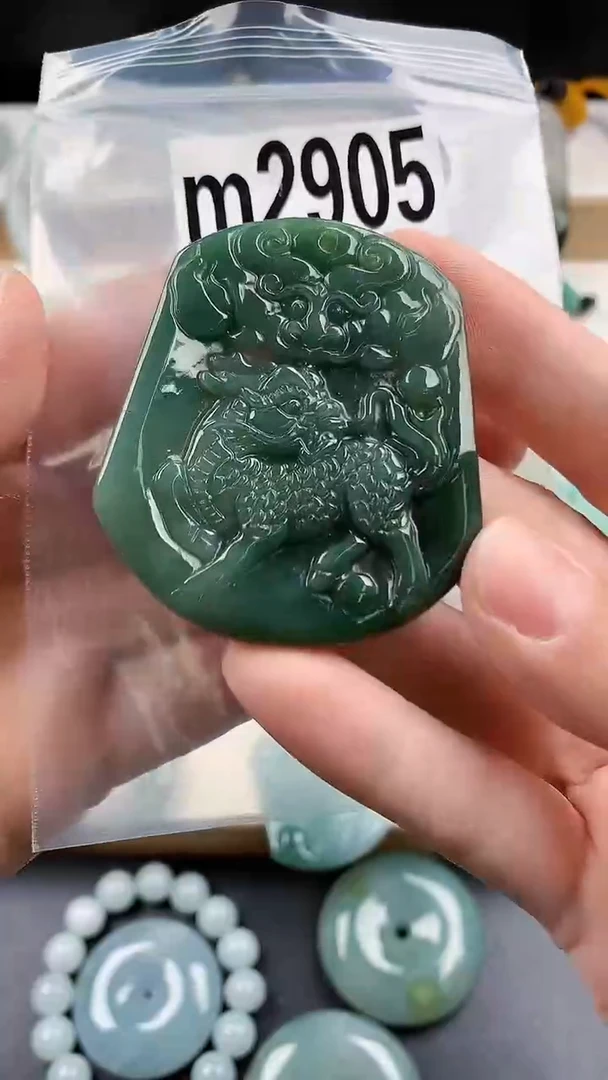 颈饰未镶嵌翡翠天然翡翠吊坠挂件