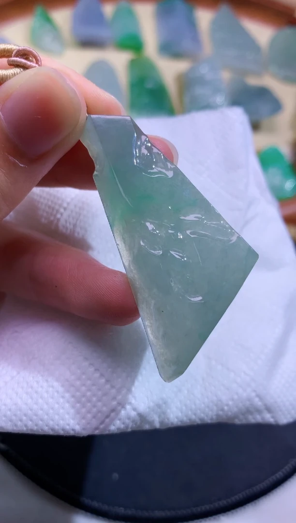 颈饰未镶嵌翡翠