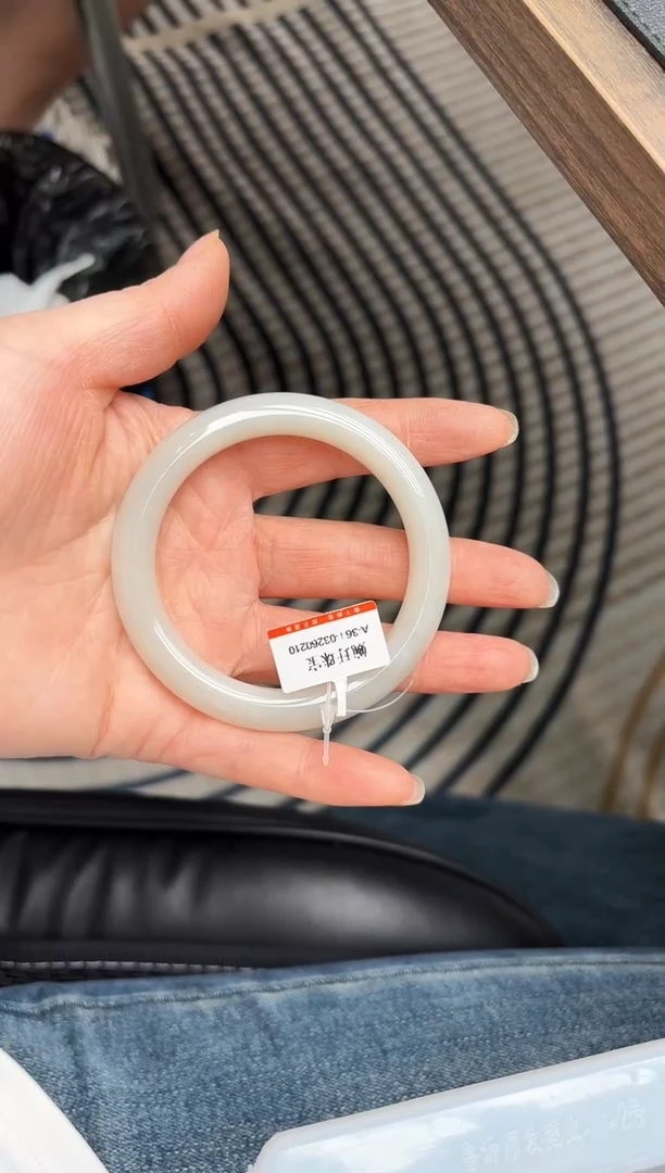 和田玉手镯未镶嵌A-18圈口58