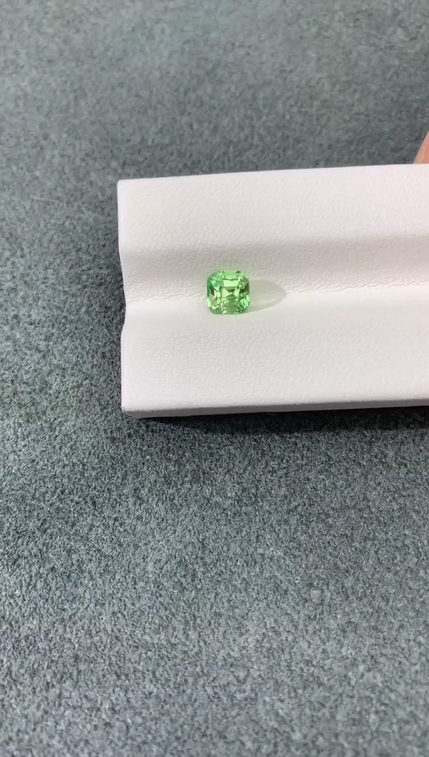 未镶嵌裸石石榴石1.08CT