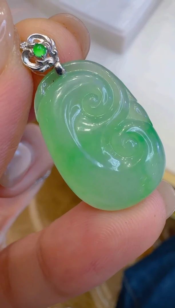 吊坠(不含链)18K金镶嵌翡翠多样性团购发一件