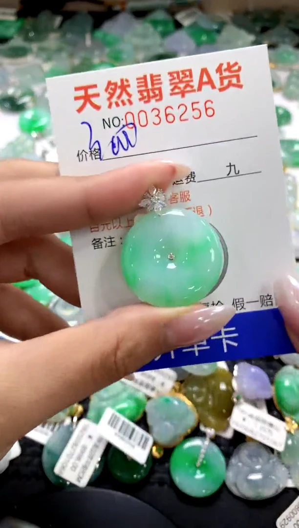 颈饰18K金镶嵌翡翠1111111111111111