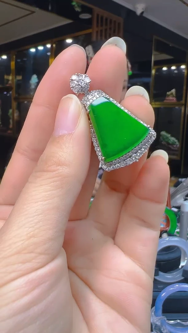 吊坠(赠链)银S925镶嵌翡翠012(多样性发货发其一)