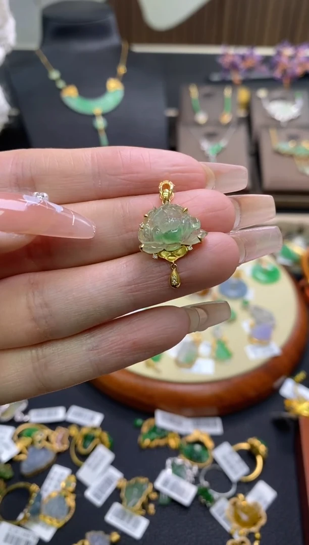 【闪购商品】翡翠颈饰18K金镶嵌净货13310