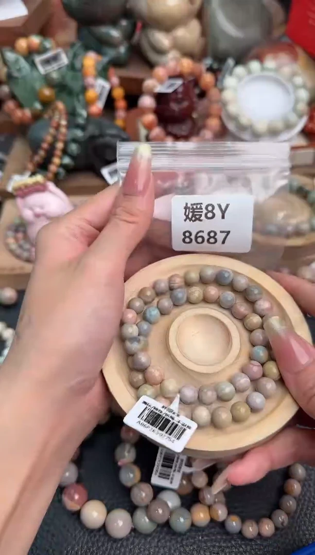 【闪购商品】石英质玉未镶嵌手链8Y8687