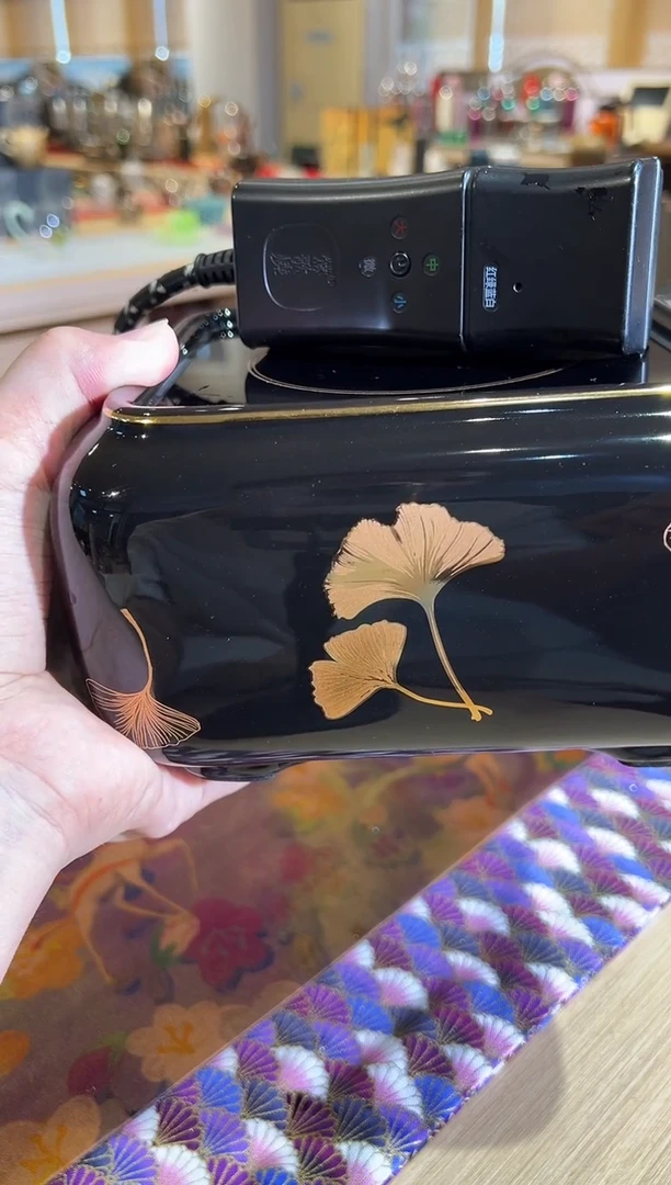 薔**?莺歌烧/四方银杏黑底