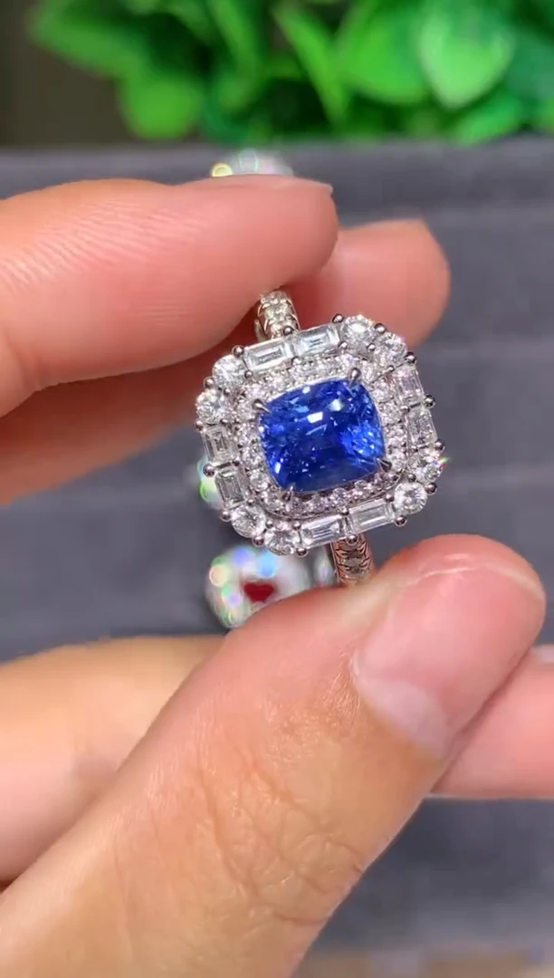 戒指蓝宝石18K金镶嵌2.66CT