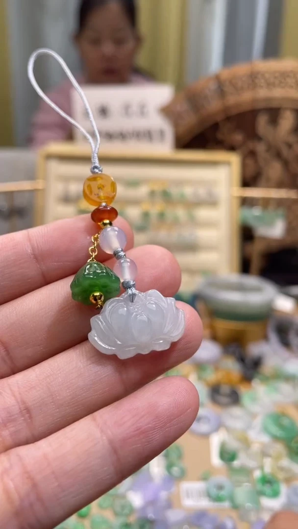 颈饰未镶嵌翡翠花手机挂